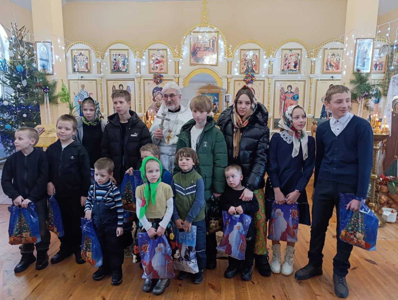 Пусть свет Вифлеемской звезды озаряет ваш жизненный путь